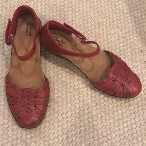 Clark’s size 7 women’s red leather shoes